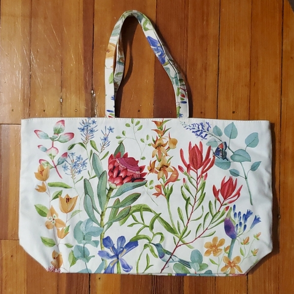 Estee Lauder floral bag. NWOT. - Picture 2 of 8